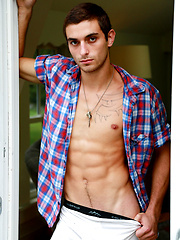 Meet thick-dicked country boy Dillon Rossi