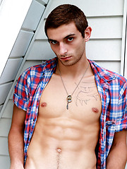 Meet thick-dicked country boy Dillon Rossi