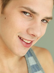 Young pretty jock Chase Austin pin-up